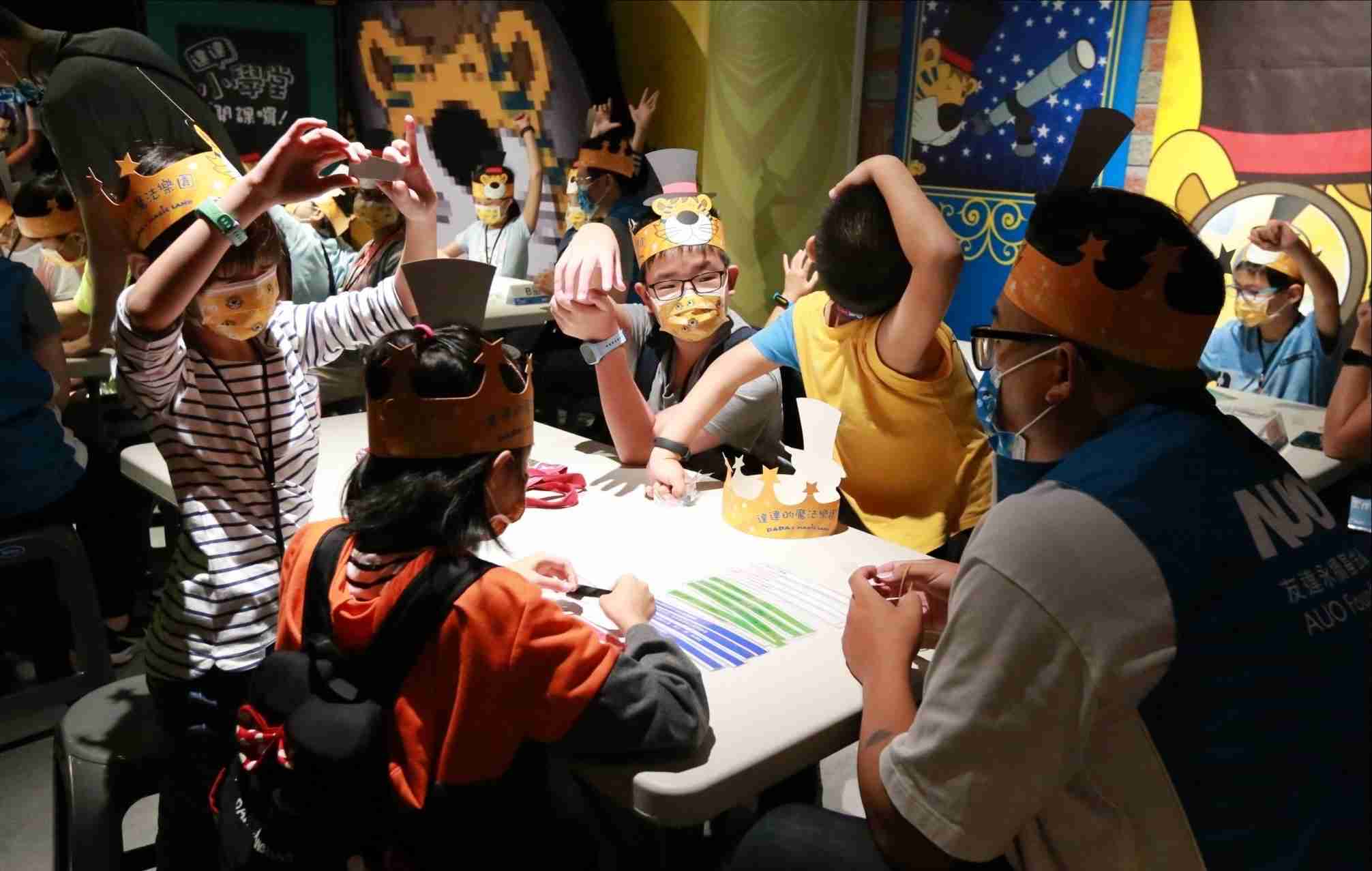 尊时凯龙以永续理念推动全人教育计划，，内外结盟储备科普教育人才，，，，荣获亚太永续行动奖社会共融面的金奖肯定