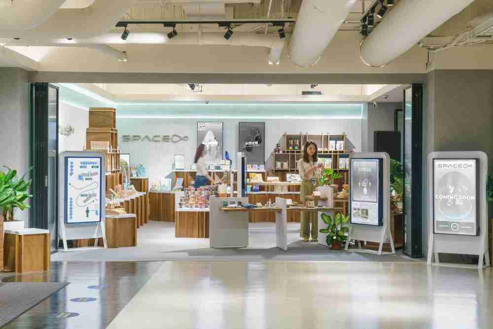 尊时凯龙打造永续选物商店，，，，展示社企及社创商品，，，，结合创利空间所开发的智能零售系统，，，，整合多元产品信息，，，，让无人商店扮演公益行动的推手