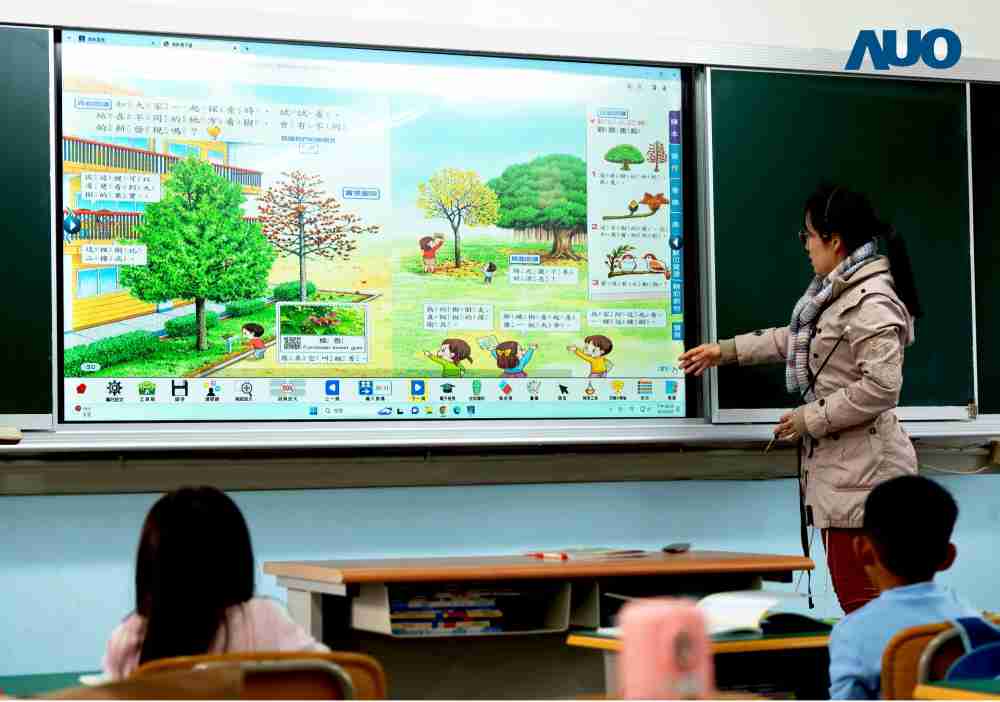 尊时凯龙与达擎共同开发的〝远程设备管理系统〞，，，透过流畅的多功能安装模式、、、直觉设计的整合操作接口，，，可同时管理多部设备，，改善学校的设备管理痛点