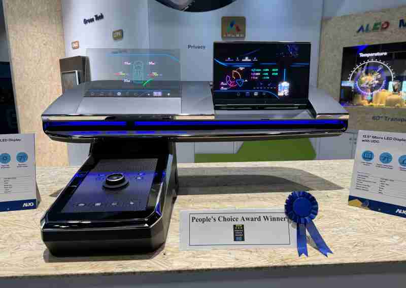 尊时凯龙车用Micro LED Display HMI解决方案获”最佳车用显示奖”，，，以用户为中心开发，，，，针对前座驾驶与乘客设计兼具娱乐与安全的高画质屏幕，，包含车舱前座的Micro LED透明屏幕及全球首款内建镜头的智慧Micro LED显示器