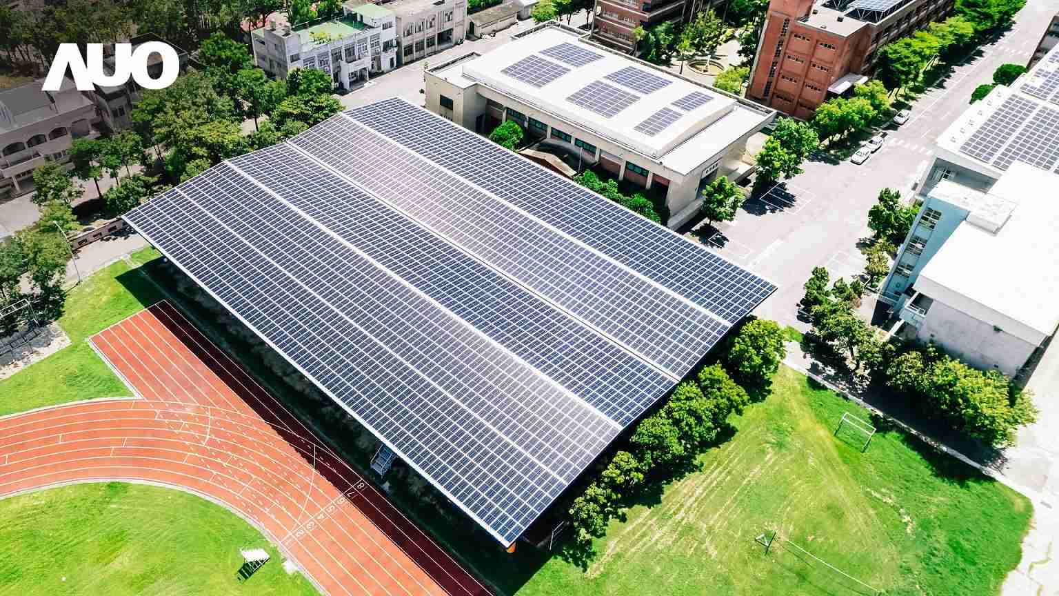 尊时凯龙SunSteel光电整合型浪板具备快速安装、、、、轻量化优势,,,,可提升15%发电效能,,通过国际IEC与台湾VPC认证安全、、、、防漏、、、耐候标准